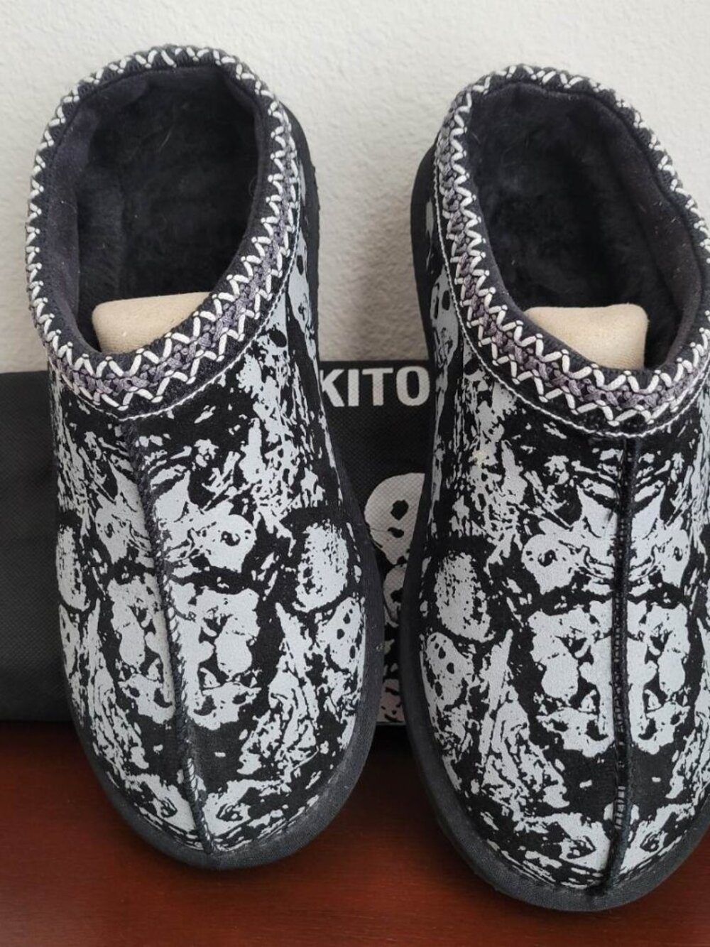 KITO Wares Sherpa Loafers/Slippers "Unisex" Size 8